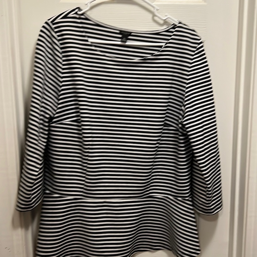 Beautiful and flattering black and white striped Ann Taylor Factory Top. Size XL